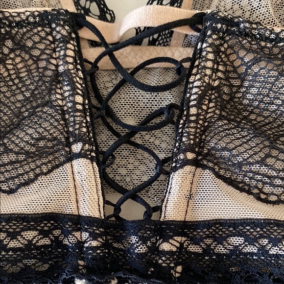 Victoria's Secret Nude and Black Lace Bralette - Picture 4 of 8